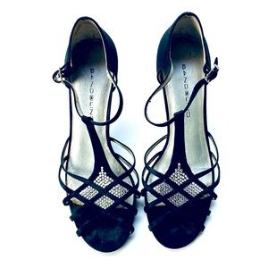 Women’s Black Satin Rhinestoned Bandolino Shoe  Size 6 1/2